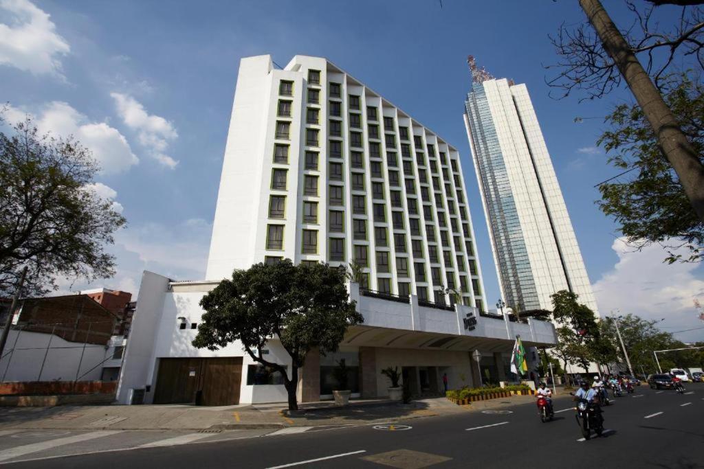 Club De Bienestar Ilar Bulevar Del Rio Cali Exterior photo