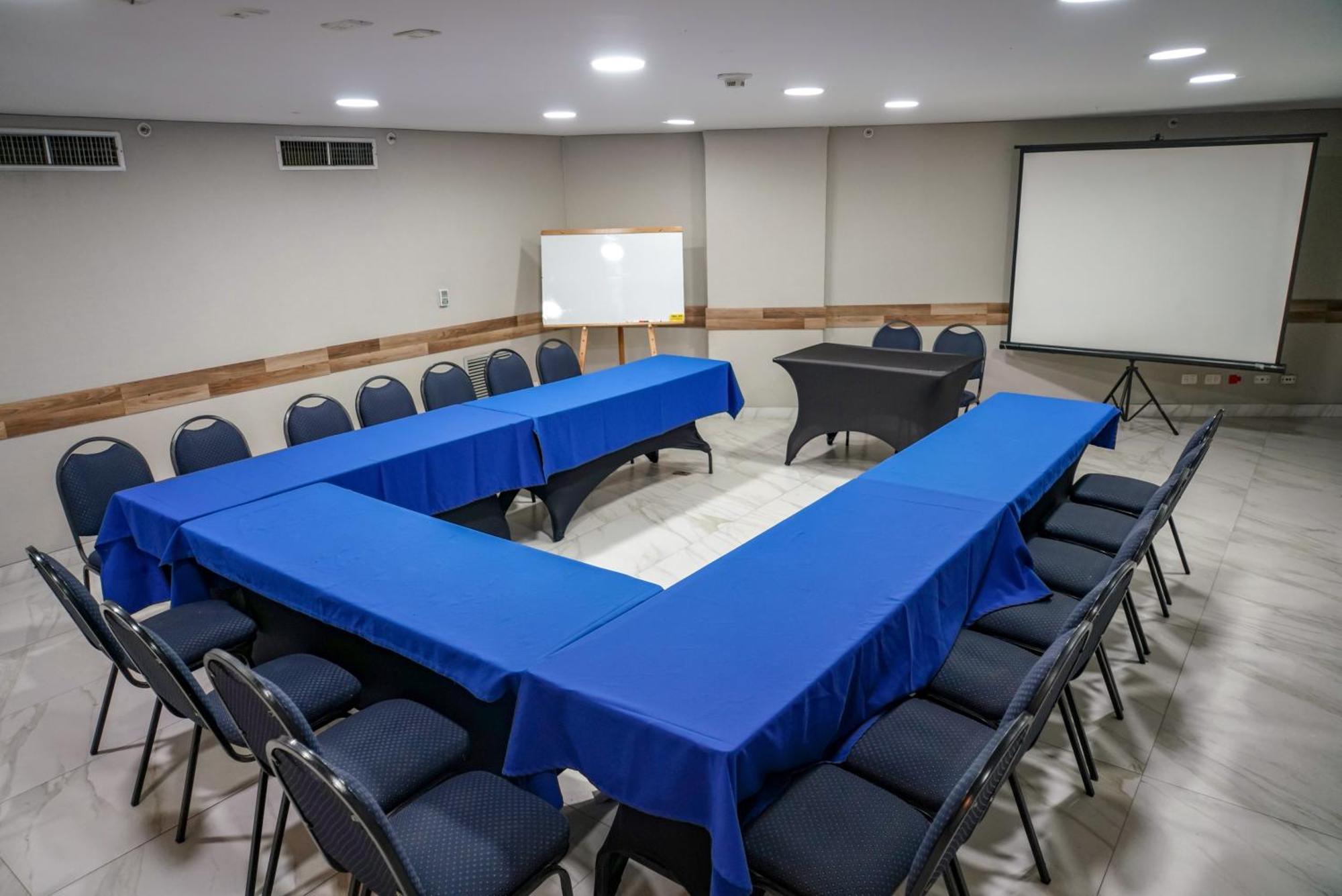 Club De Bienestar Ilar Bulevar Del Rio Cali Exterior photo